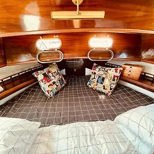 Vintage Classic 70s Boat! Hotel en barco Sant Adrià de Besòs